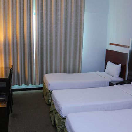 Boonmax Hotel Dubai Esterno foto