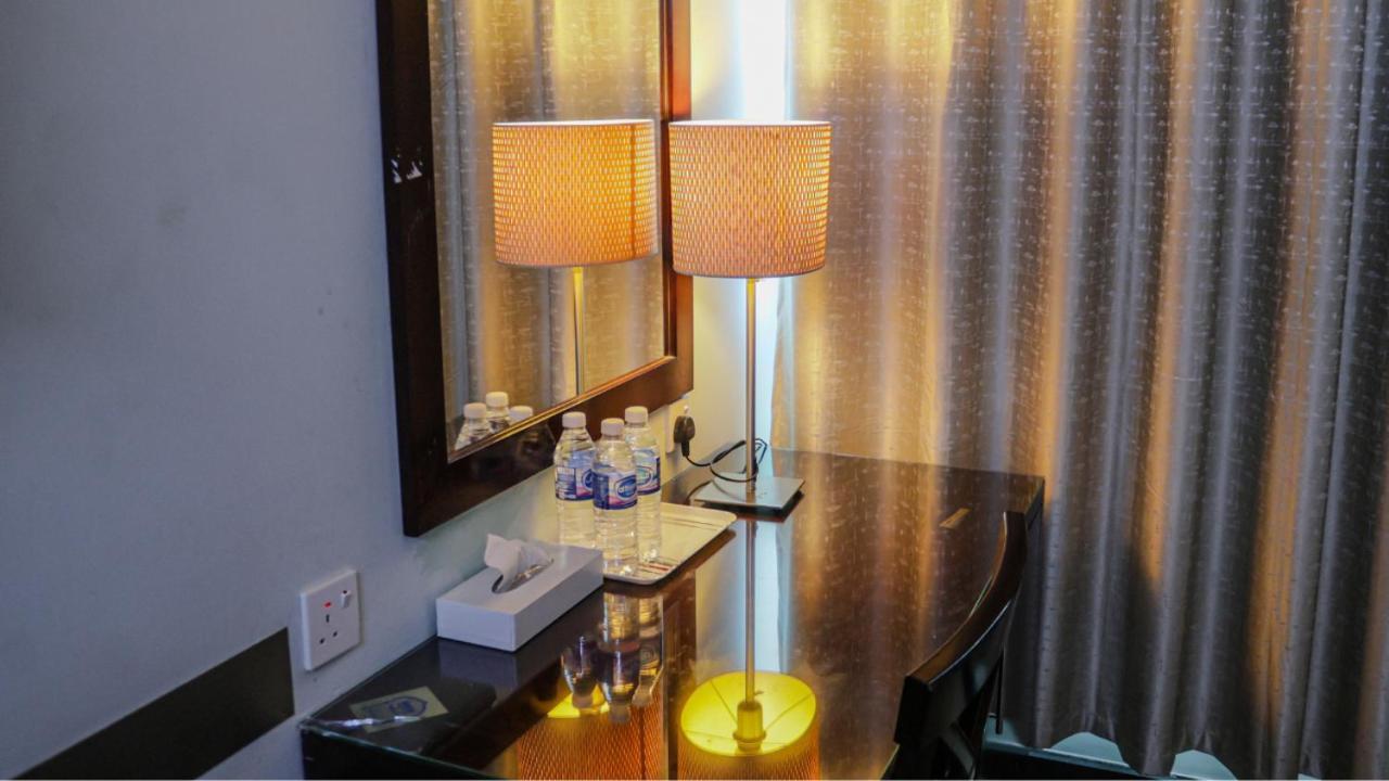 Boonmax Hotel Dubai Esterno foto