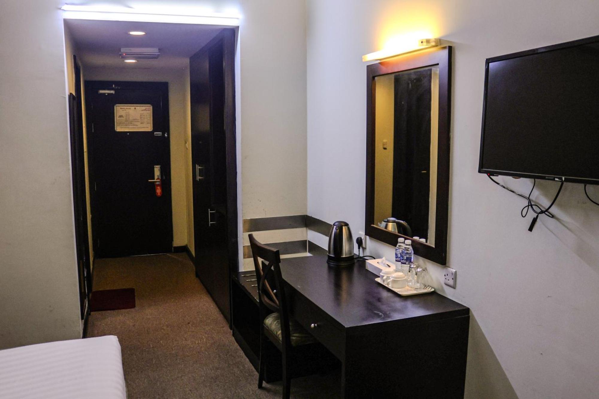 Boonmax Hotel Dubai Esterno foto