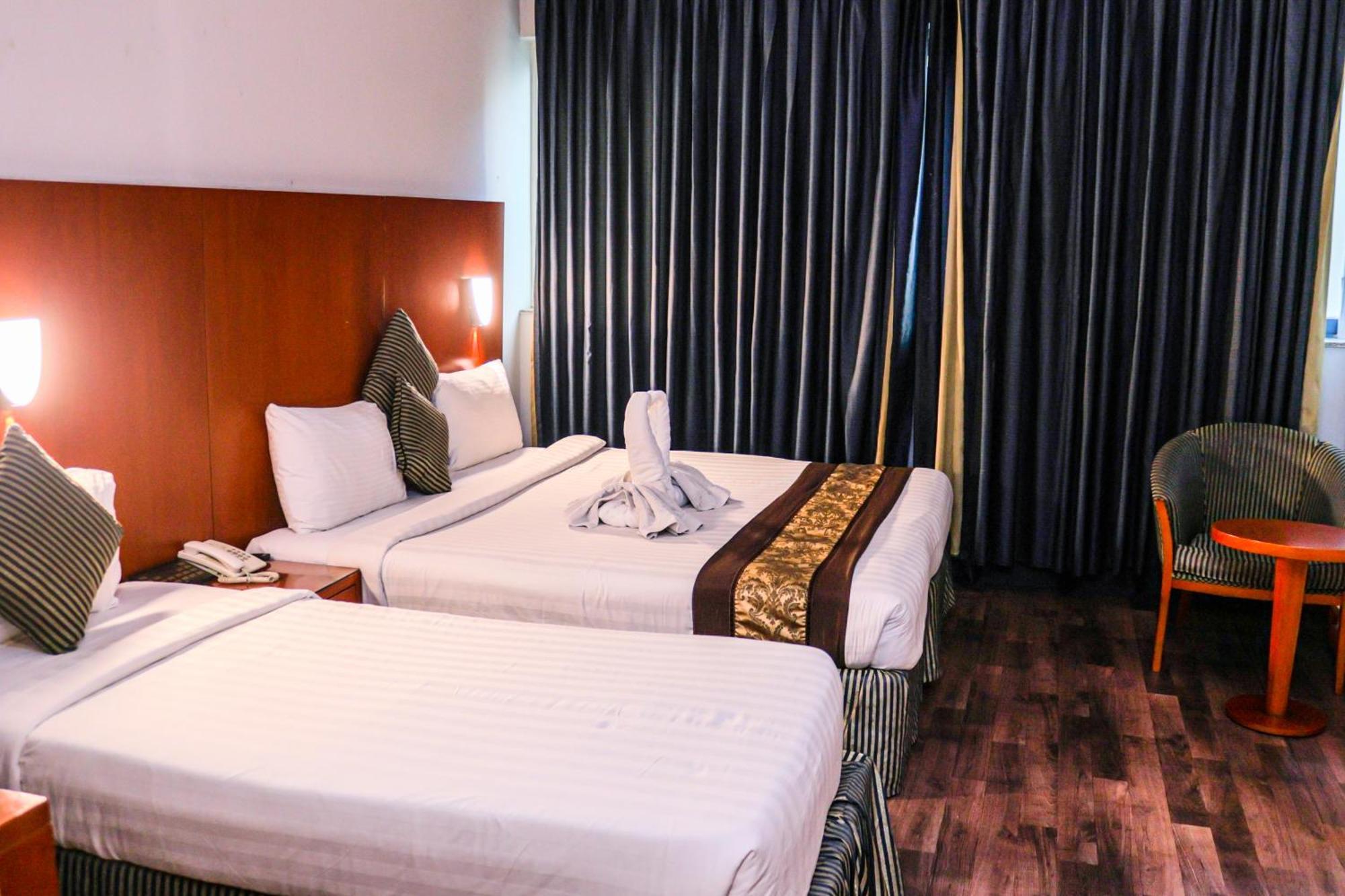 Boonmax Hotel Dubai Esterno foto