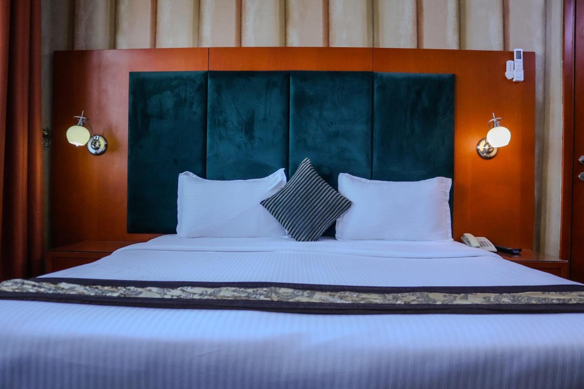 Boonmax Hotel Dubai Esterno foto