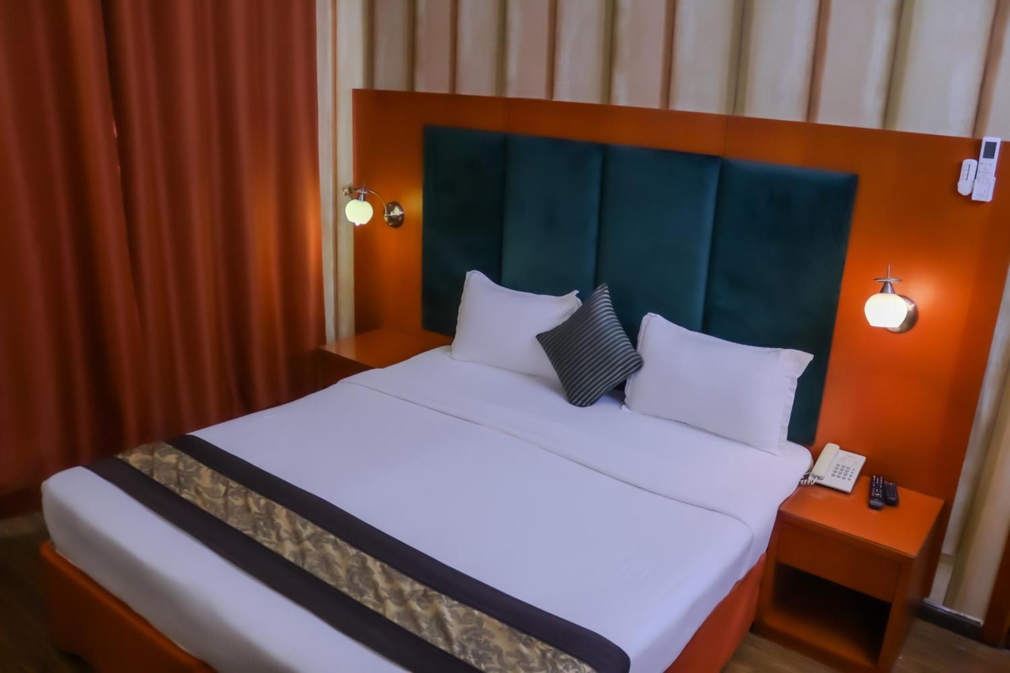 Boonmax Hotel Dubai Esterno foto