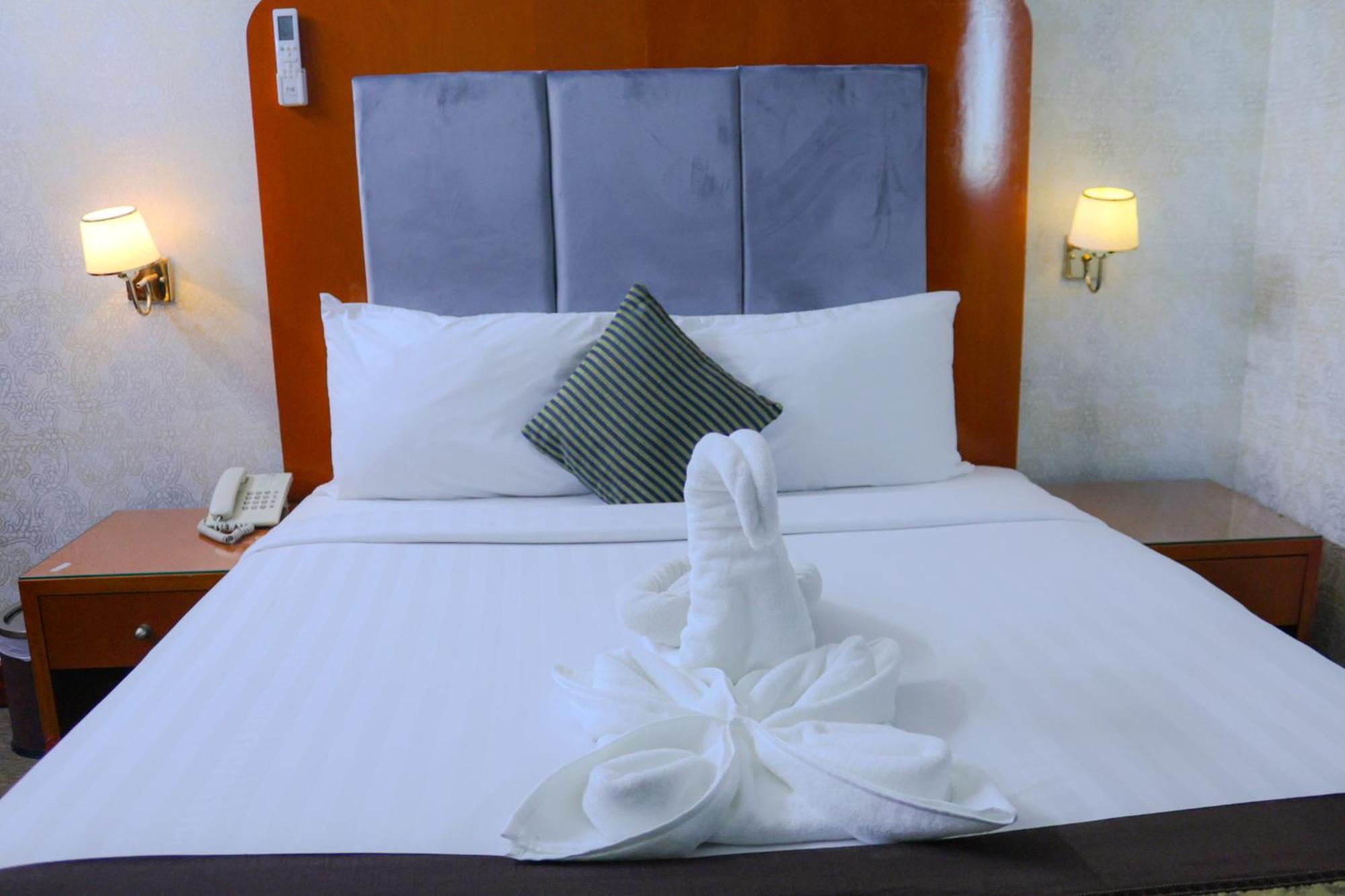 Boonmax Hotel Dubai Esterno foto