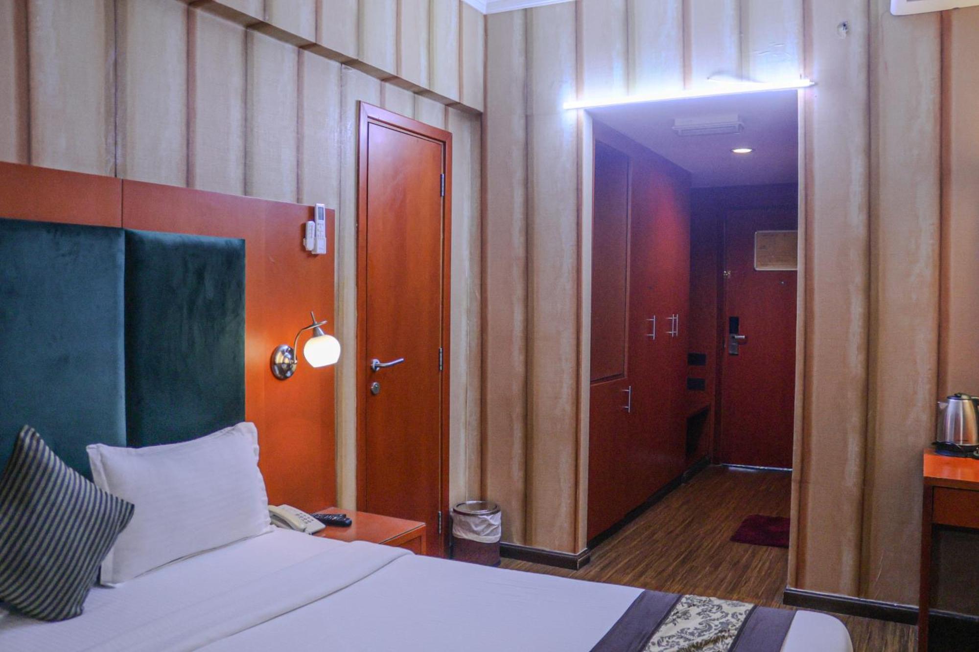 Boonmax Hotel Dubai Esterno foto