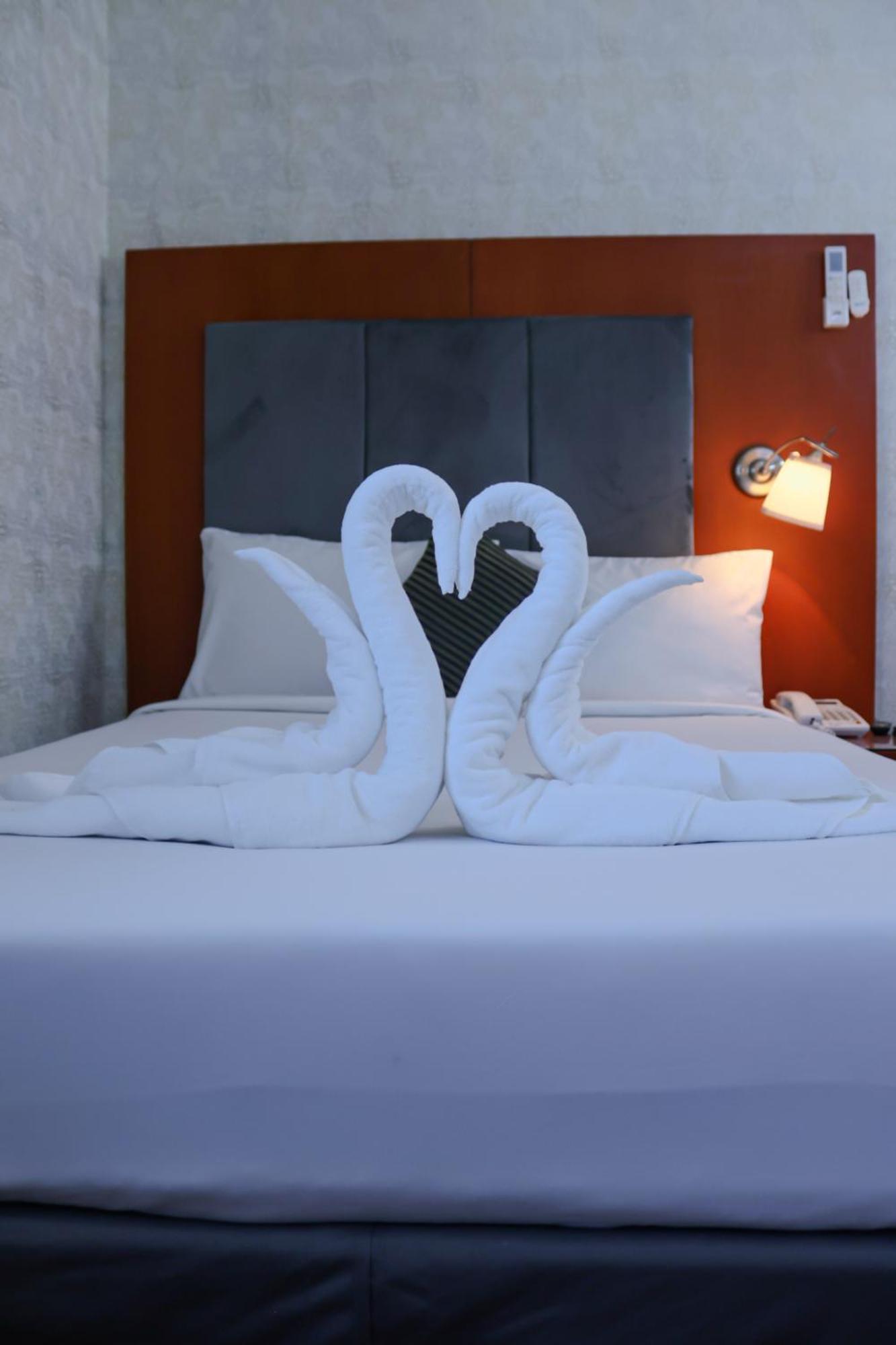 Boonmax Hotel Dubai Esterno foto