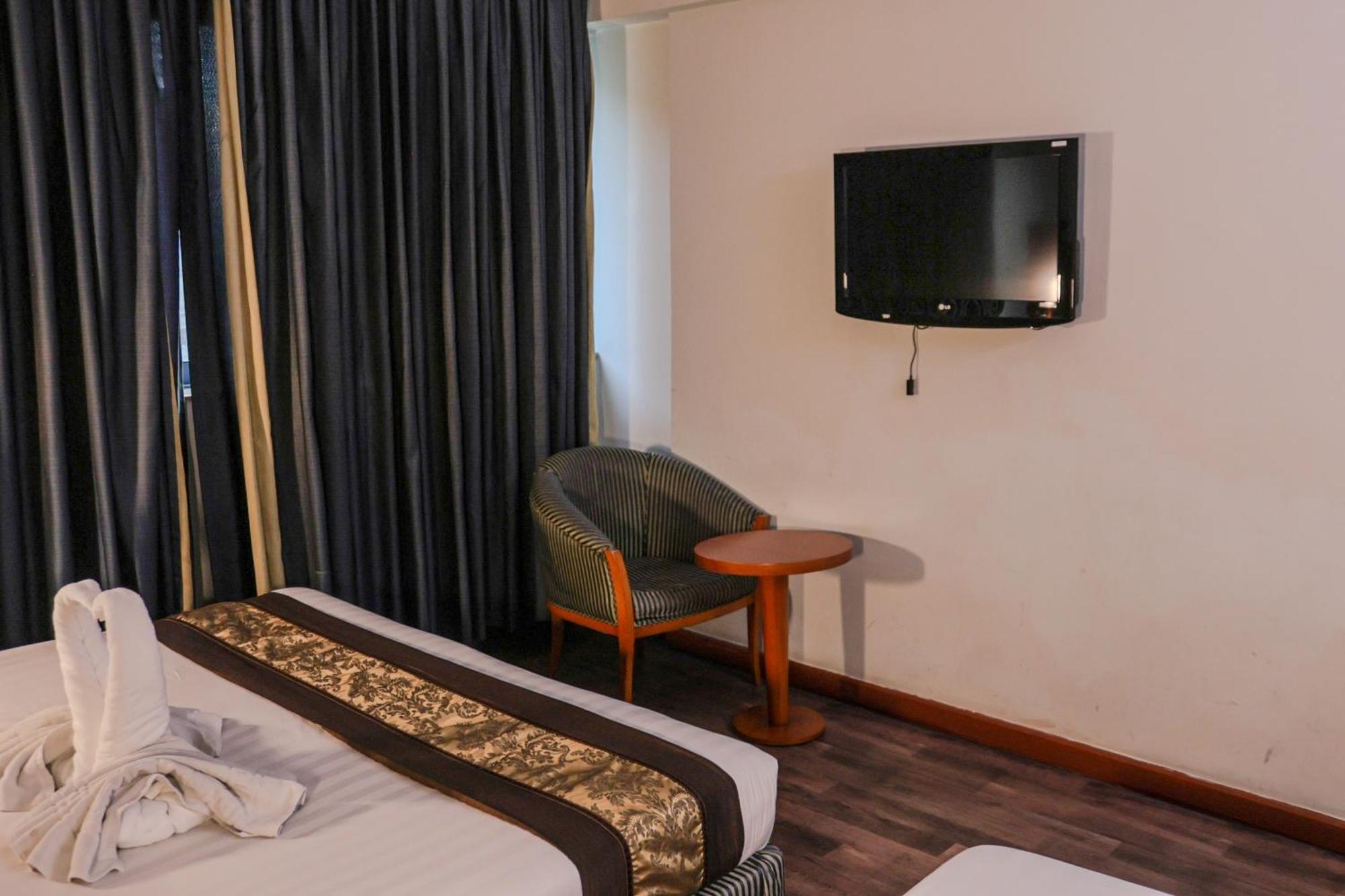 Boonmax Hotel Dubai Esterno foto