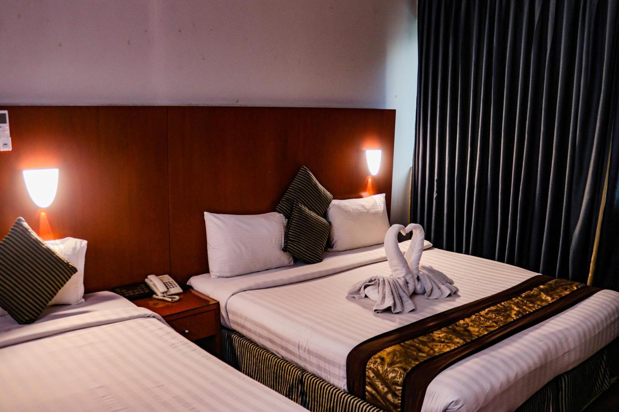 Boonmax Hotel Dubai Esterno foto