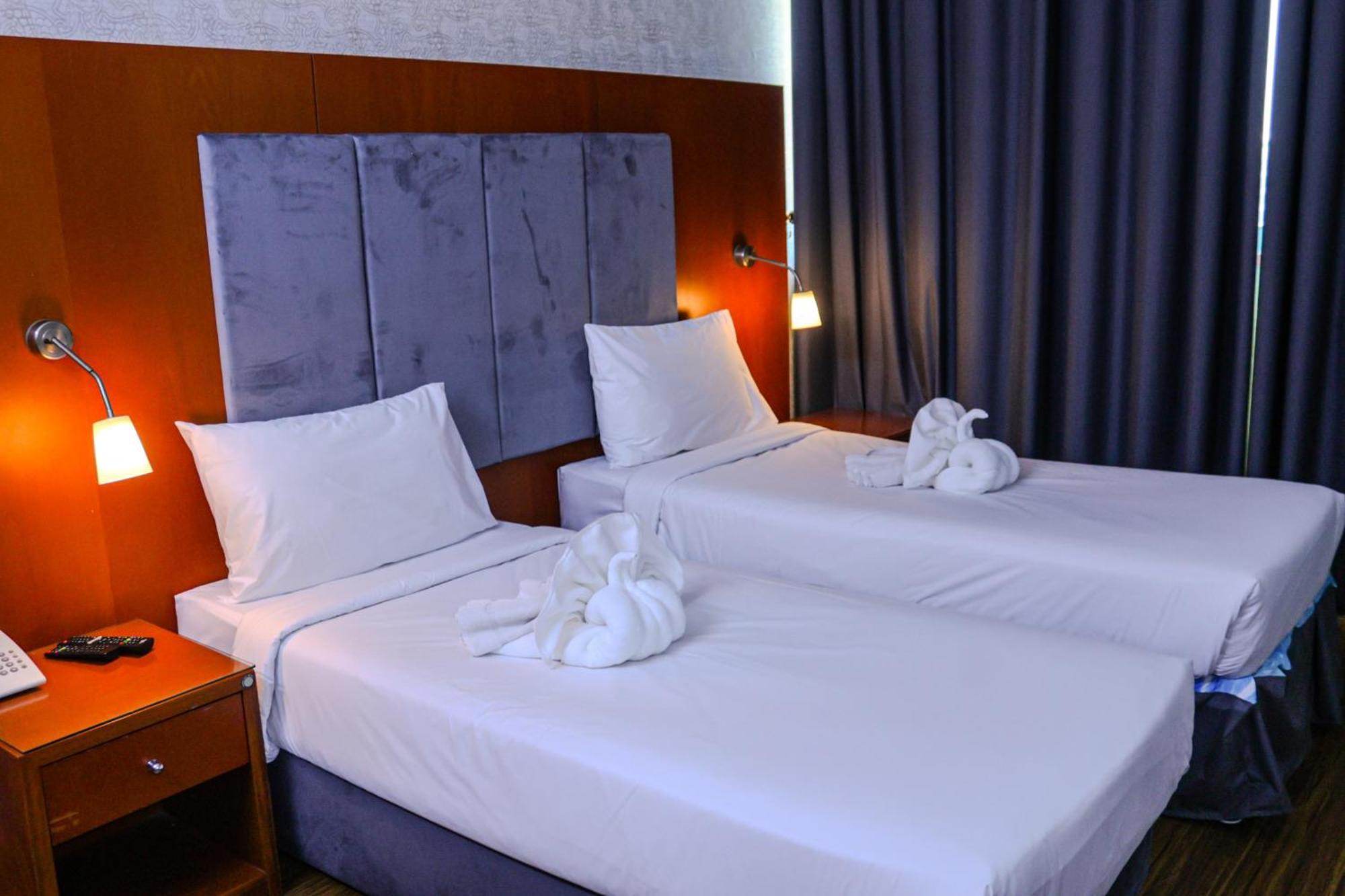Boonmax Hotel Dubai Esterno foto