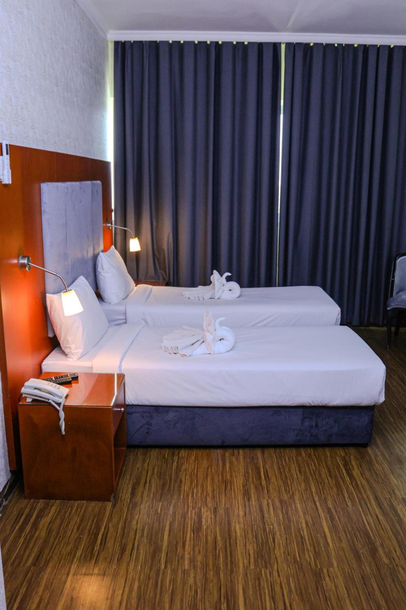 Boonmax Hotel Dubai Esterno foto