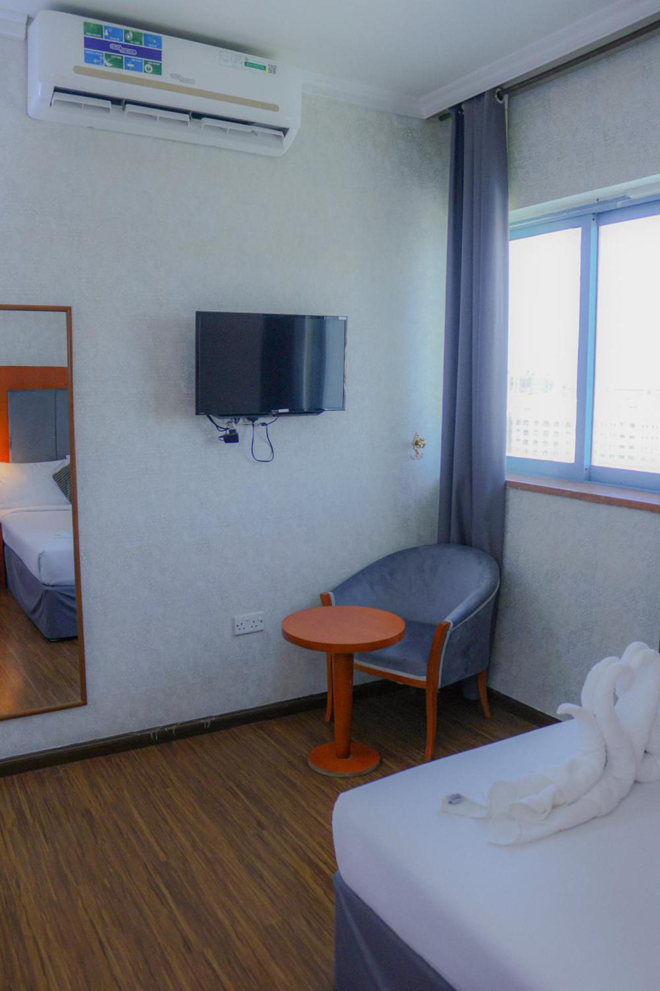 Boonmax Hotel Dubai Esterno foto