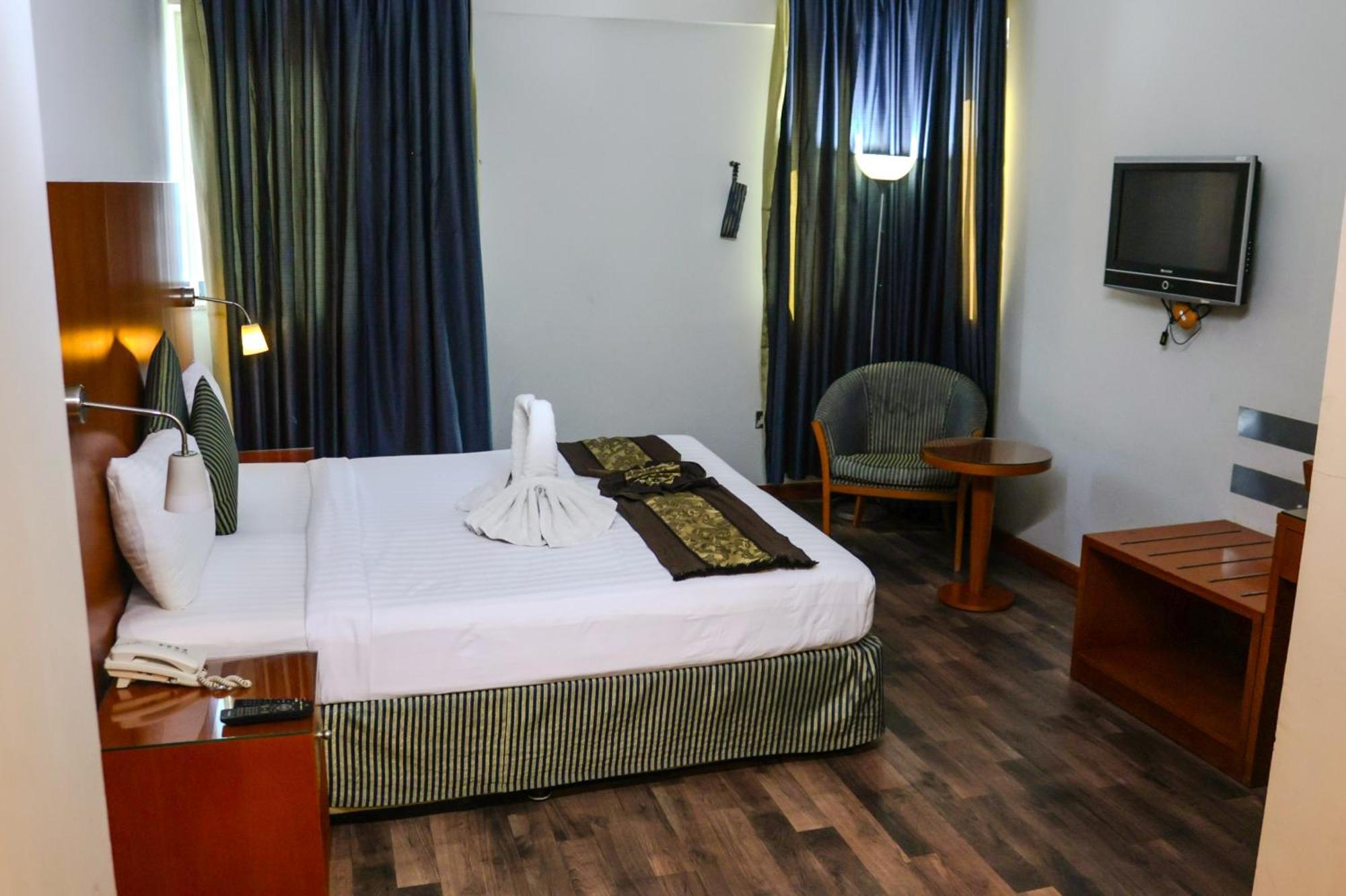 Boonmax Hotel Dubai Esterno foto